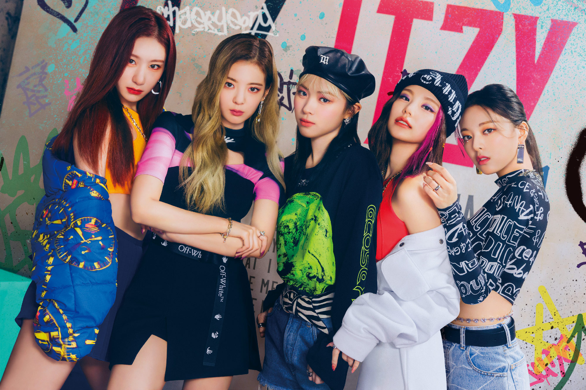 ITZY｜ガールクラッシュの象徴だった彼女たちは、なぜ主役から降りたのか？